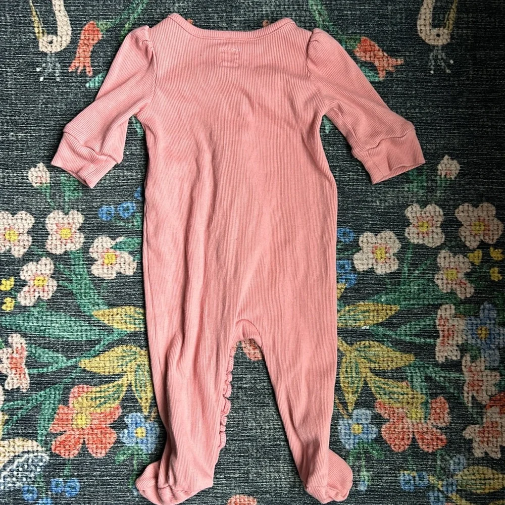 Baby Gap First Favorites Pink Ribbed Ruffle One-Piece Pajamas, Size 0-3 Months